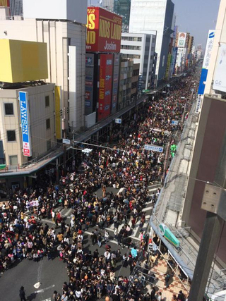 Illustration for article titled Cosplay Overruns the Streets of Osaka